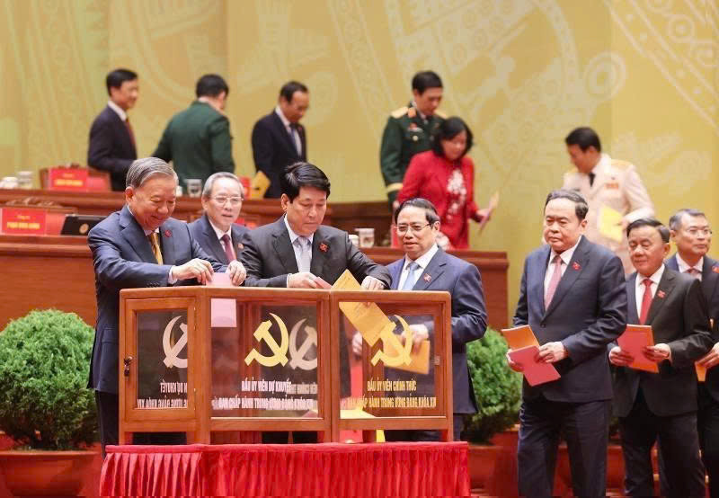 Hình ảnh: Công bố kết quả bầu cử Ban Chấp hành Trung ương Đảng khóa XIV số 1