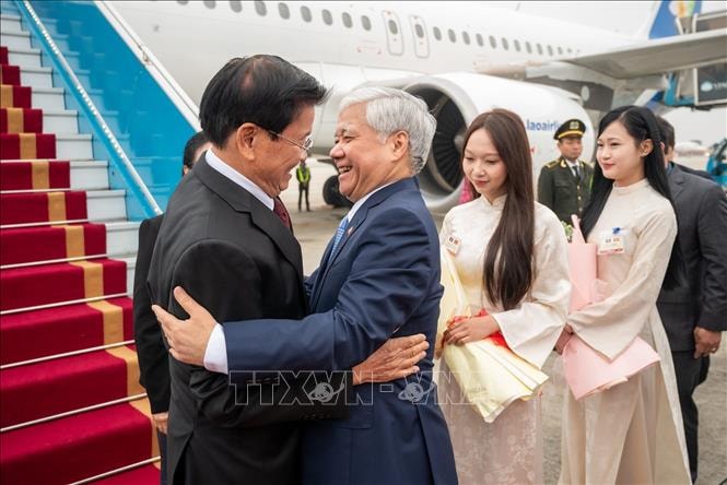 Tổng Bí thư, Chủ tịch nước Lào Thongloun Sisoulith và Phu nhân bắt đầu thăm cấp Nhà nước tới Việt Nam - ảnh 1 Hình ảnh: Tổng Bí thư, Chủ tịch nước Lào Thongloun Sisoulith và Phu nhân bắt đầu thăm cấp Nhà nước tới Việt Nam số 1