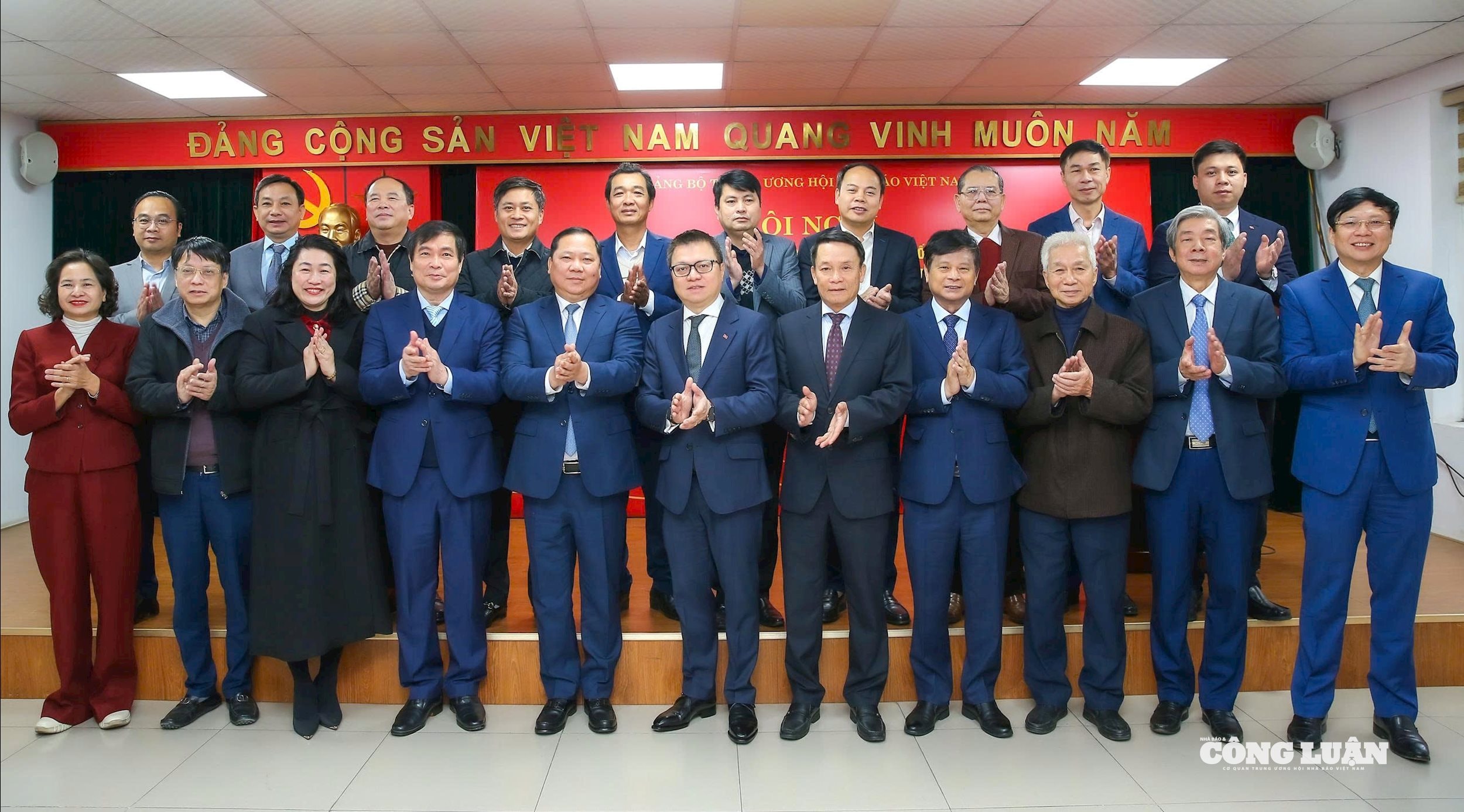 Hình ảnh: Công bố Quyết định chỉ định Bí thư Đảng ủy Trung ương Hội Nhà báo Việt Nam số 8