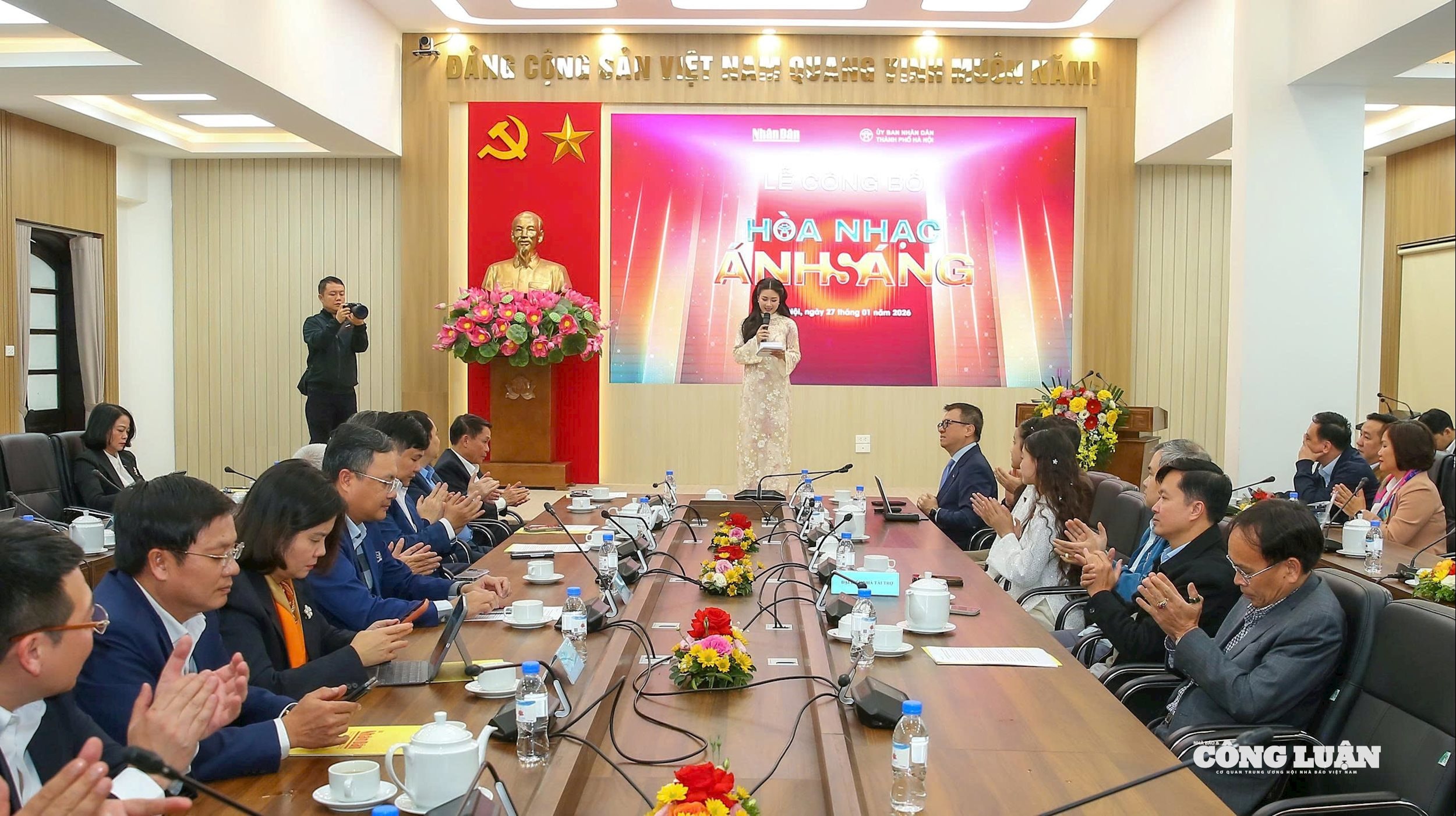 Hòa nhạc Ánh sáng – Chào năm mới 2026: Điểm nhấn văn hóa nghệ thuật đặc biệt đón Xuân Bính Ngọ - ảnh 1 Hình ảnh: Hòa nhạc Ánh sáng – Chào năm mới 2026: Điểm nhấn văn hóa nghệ thuật đặc biệt đón Xuân Bính Ngọ số 1