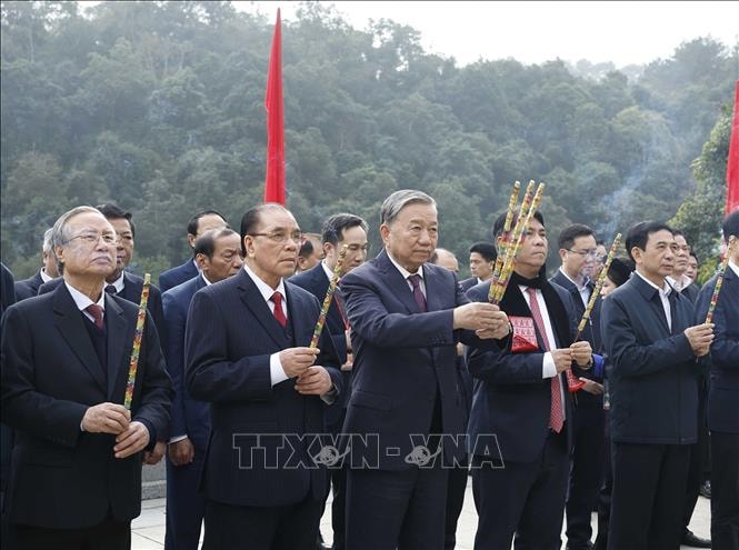 Tổng Bí thư Tô Lâm dâng hương tại Khu Di tích quốc gia đặc biệt Pác Bó