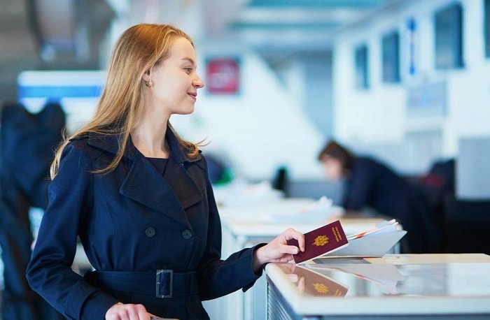 Hình ảnh: Triển khai miễn thị thực có thời hạn cho người nước ngoài thuộc diện đặc biệt số 1