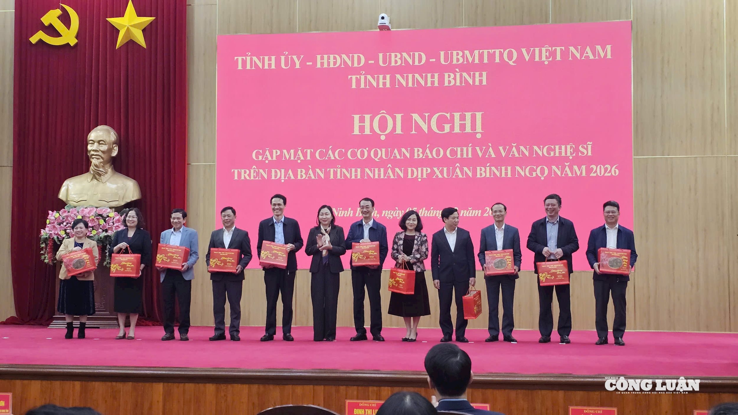 Ninh Bình: Gặp mặt các nhà báo, văn nghệ sĩ nhân dịp Xuân Bính Ngọ