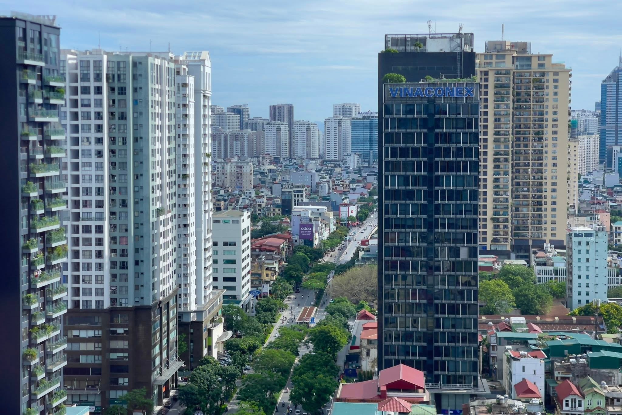 Mặt bằng lãi suất cao có thể ảnh hưởng nhất định tới tâm lý người mua và thanh khoản chung của thị trường bất động sản. Ảnh: CP
