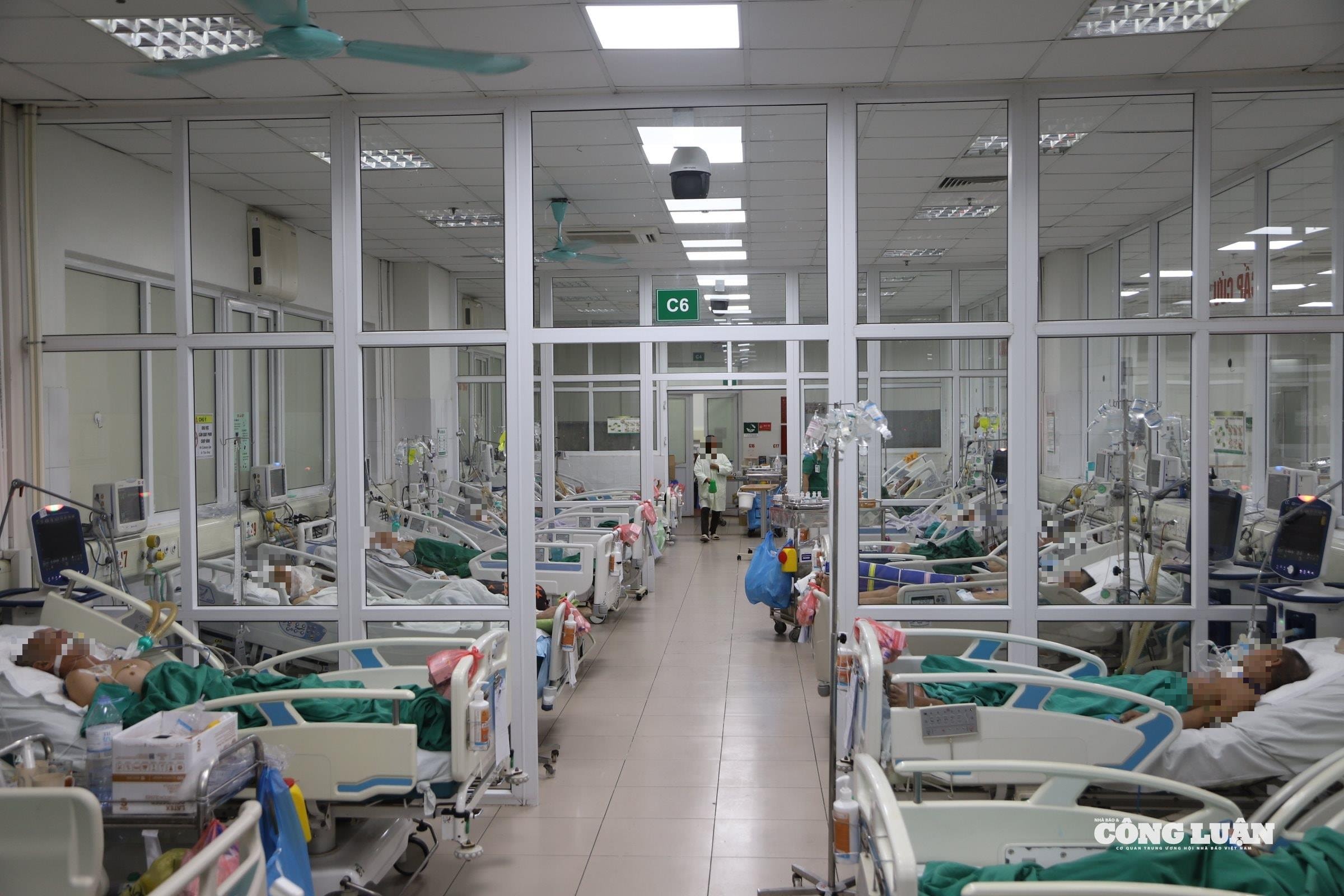 Bên trong phòng cấp cứu.