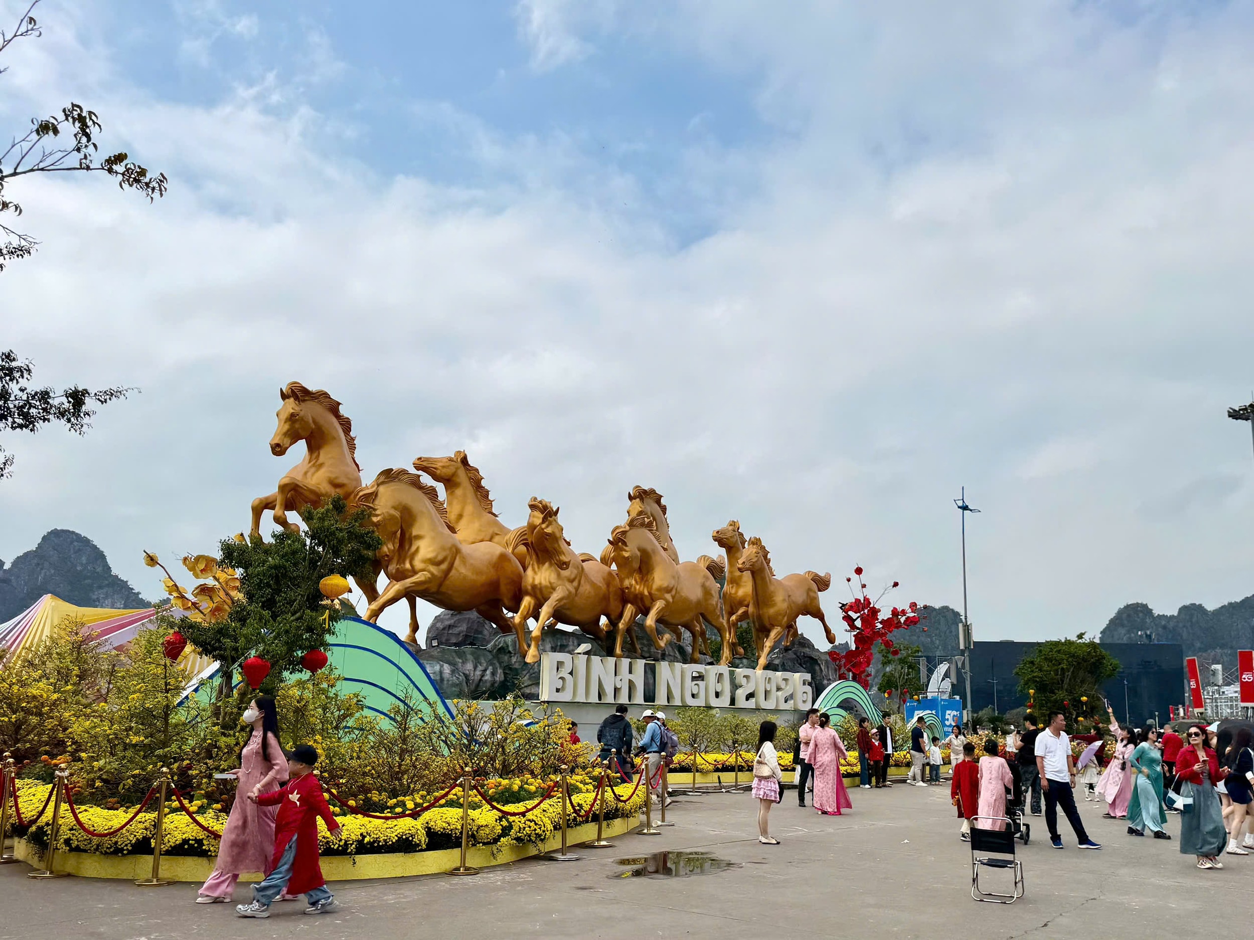 Quảng Ninh đón hơn 1,1 triệu lượt khách trong dịp Tết Bính Ngọ