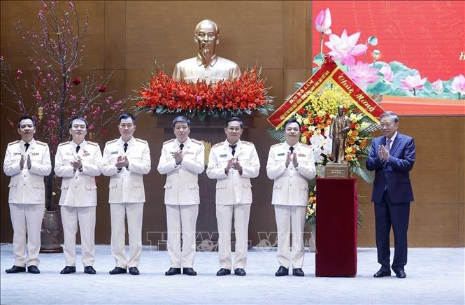 Tổng Bí thư Tô Lâm thăm và chúc Tết cán bộ, chiến sĩ Cục An ninh điều tra