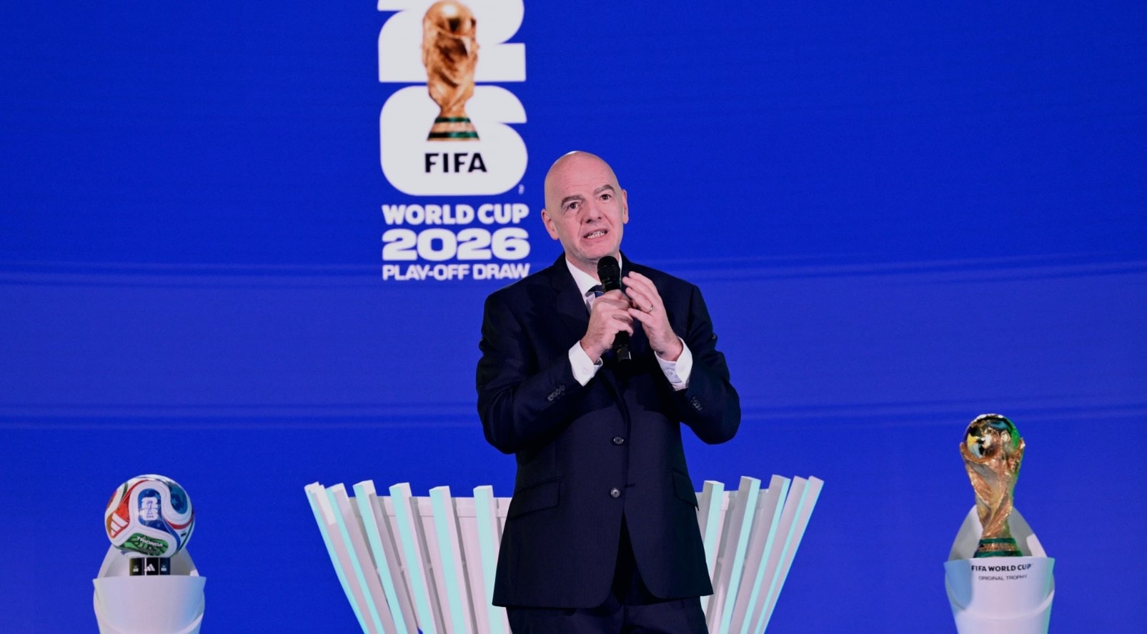 Hàng loạt rắc rối ập tới, World Cup 2026 đối mặt khủng hoảng chưa từng có 2 Chủ tịch FIFA lên tiếng trước lo lắng về an toàn của World Cup 2026