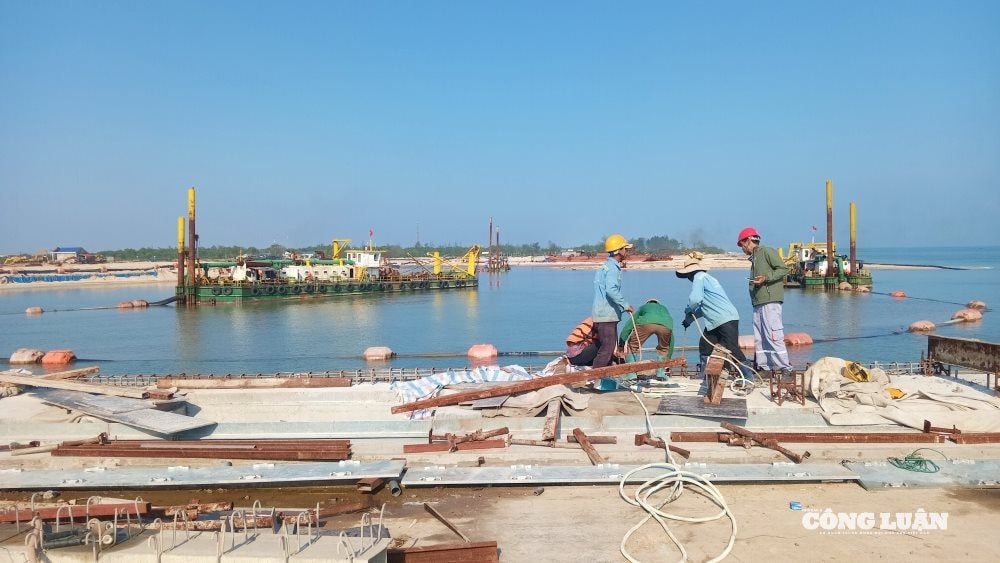 Quảng Trị: Hiện trạng thi công quốc lộ 15D, tuyến đường ngắn nhất nối từ Lào ra Biển Đông