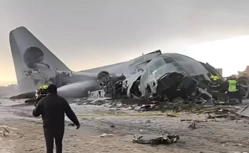 Hiện trường máy bay chở tiền rơi ở Bolivia.