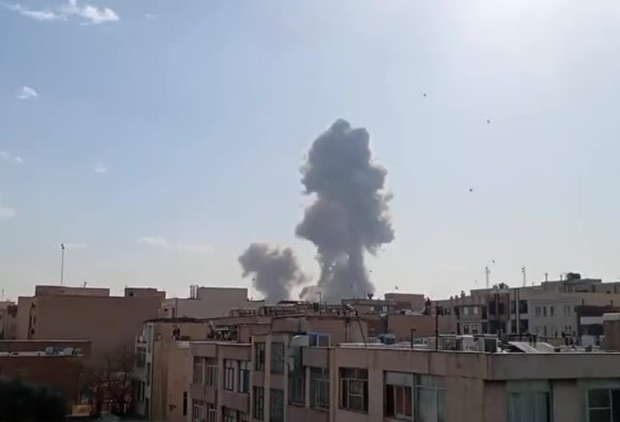 Nhiều quốc gia lên phương án 'giải cứu' công dân mắc kẹt tại Trung Đông