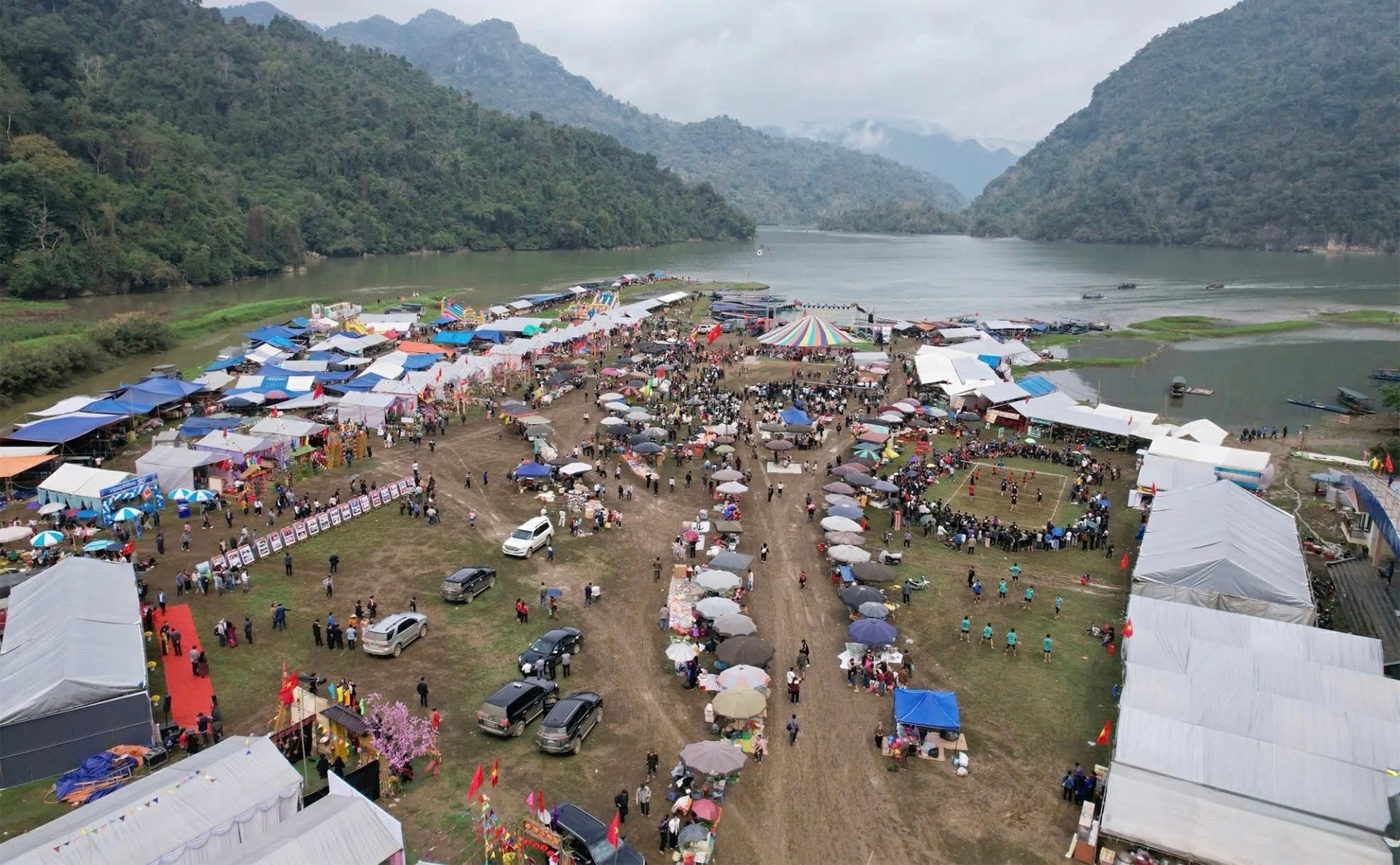 Hình ảnh: Trang báo giữa sắc núi với những khát vọng đang mở số 3