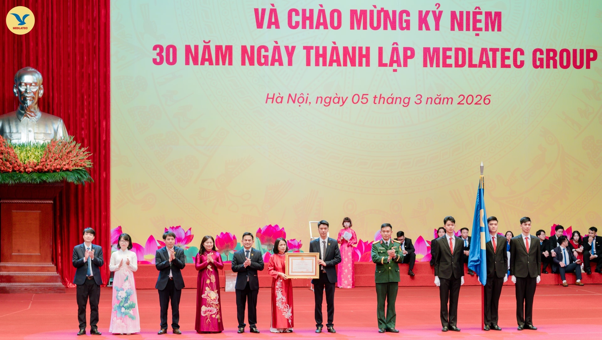 MEDLATEC đón Huân chương Lao động hạng Nhì, dấu mốc 30 năm vươn mình của hệ thống y tế tư nhân