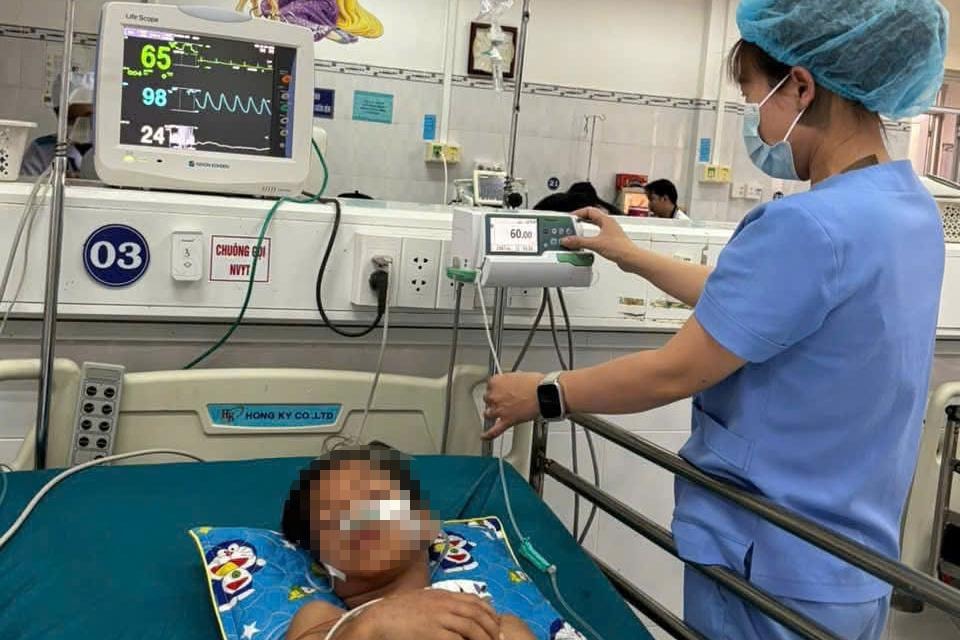 Gia Lai: Bé trai 12 tuổi bị thủng hơn 30 lỗ ở ruột do nhiễm vi khuẩn