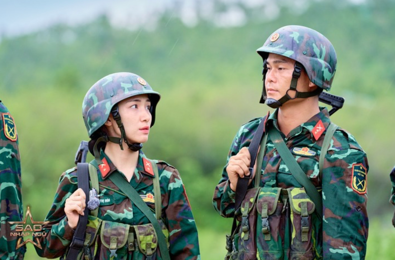 Khoảnh khắc Hòa Minzy và Đại Úy Văn Cương ở 'Sao nhập ngũ' gây chú ý