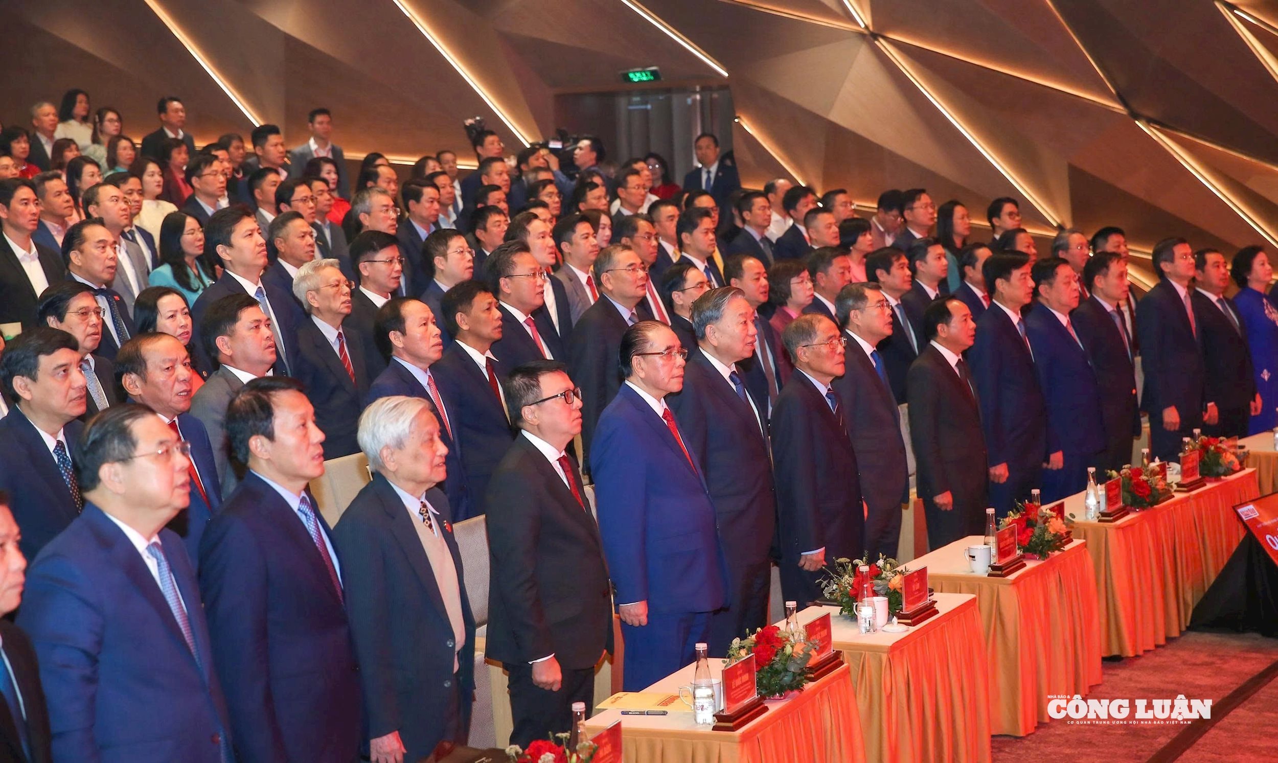 Tổng Bí thuTô Lâm và các đồng chí lãnh đạo Đảng, Nhà nước dự Lễ kỷ niệm 75 năm Ngày Báo Nhân Dân ra số đầu tiên.