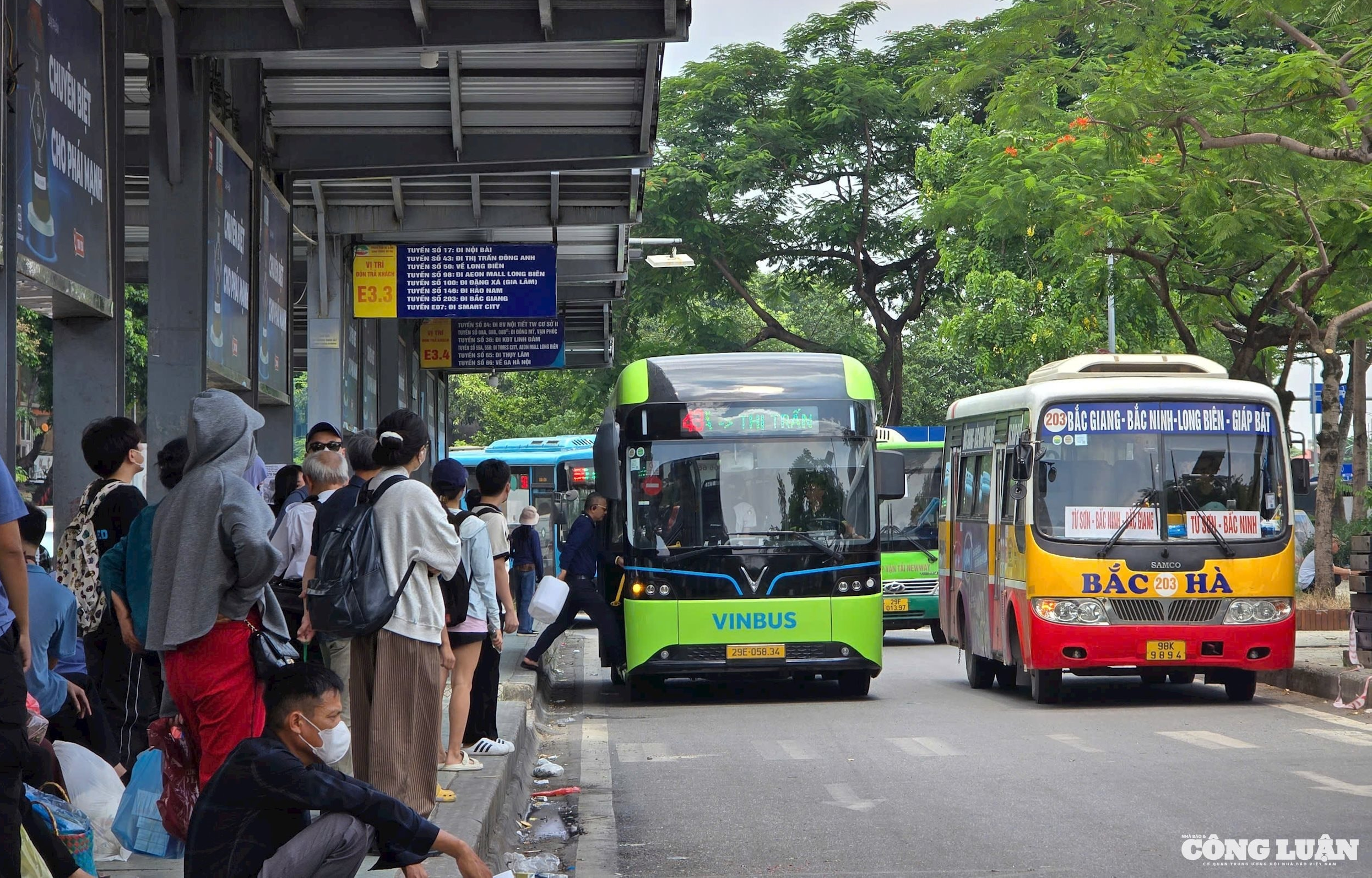 .Chuyển đổi phương tiện giao thông xanh, thân thiện môi trường là giải pháp căn cơ cho hoạt động vận tải đường bộ.