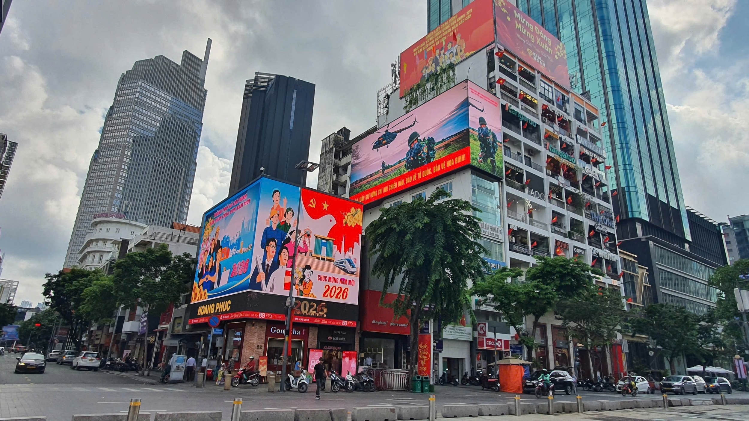 TP Hồ Chí Minh rực rỡ cờ hoa, sẵn sàng cho “Ngày hội toàn dân”