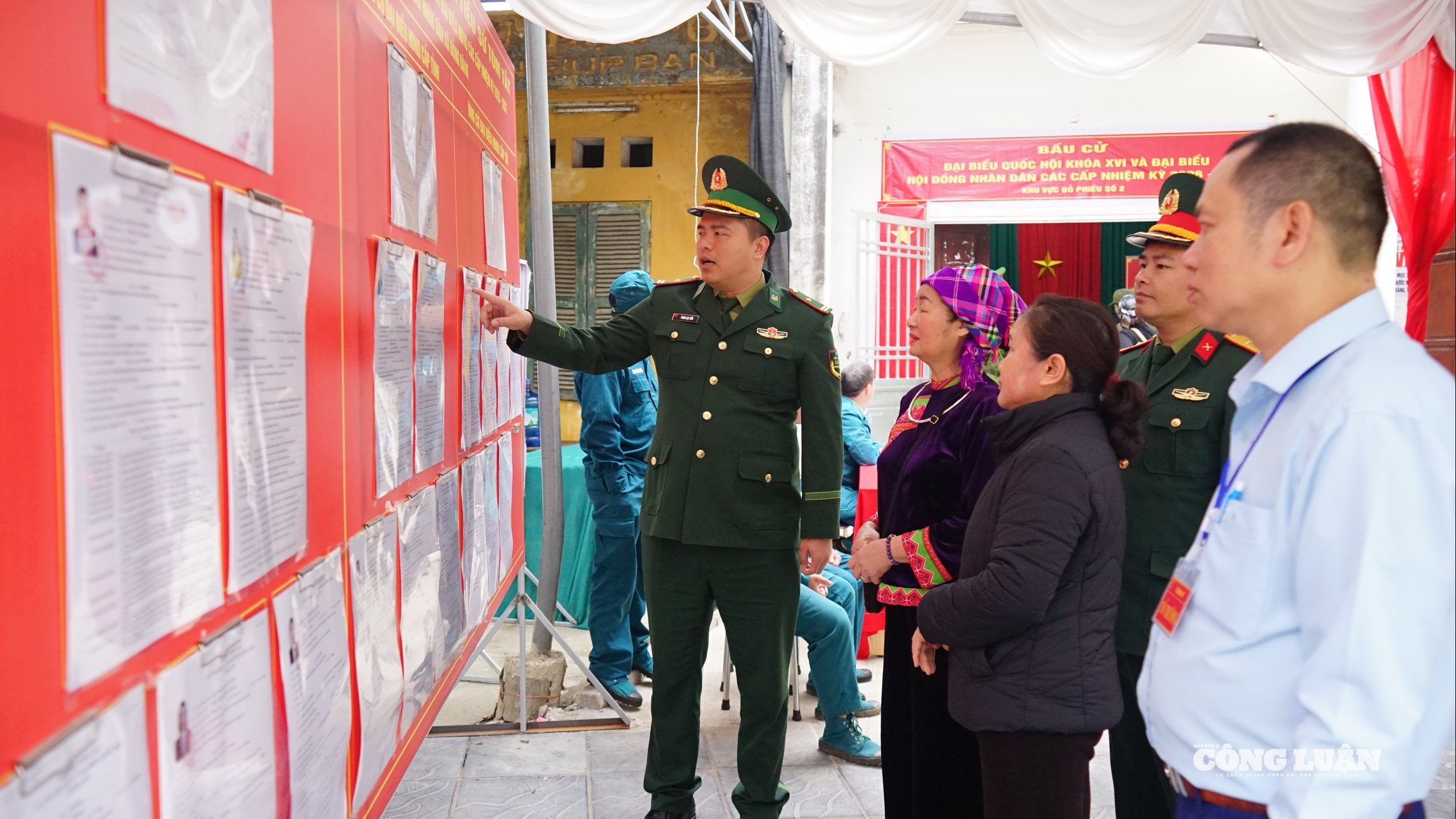 Tính đến 23 giờ ngày 15/3, tỷ lệ cử tri đi bầu cử là 99,68%