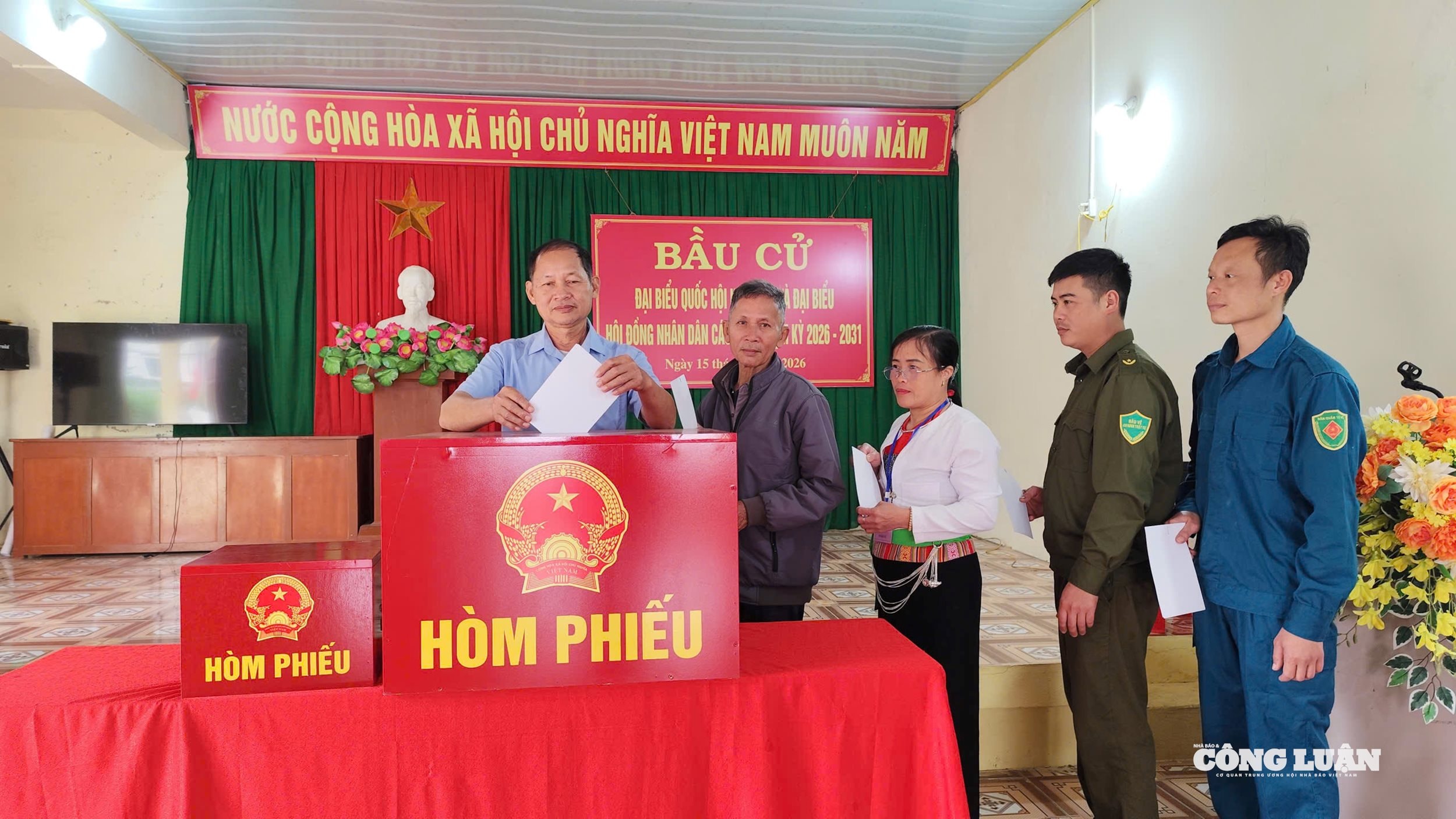 Ninh Bình: 462 khu vực bỏ phiếu đạt 100% cử tri tham gia bầu cử