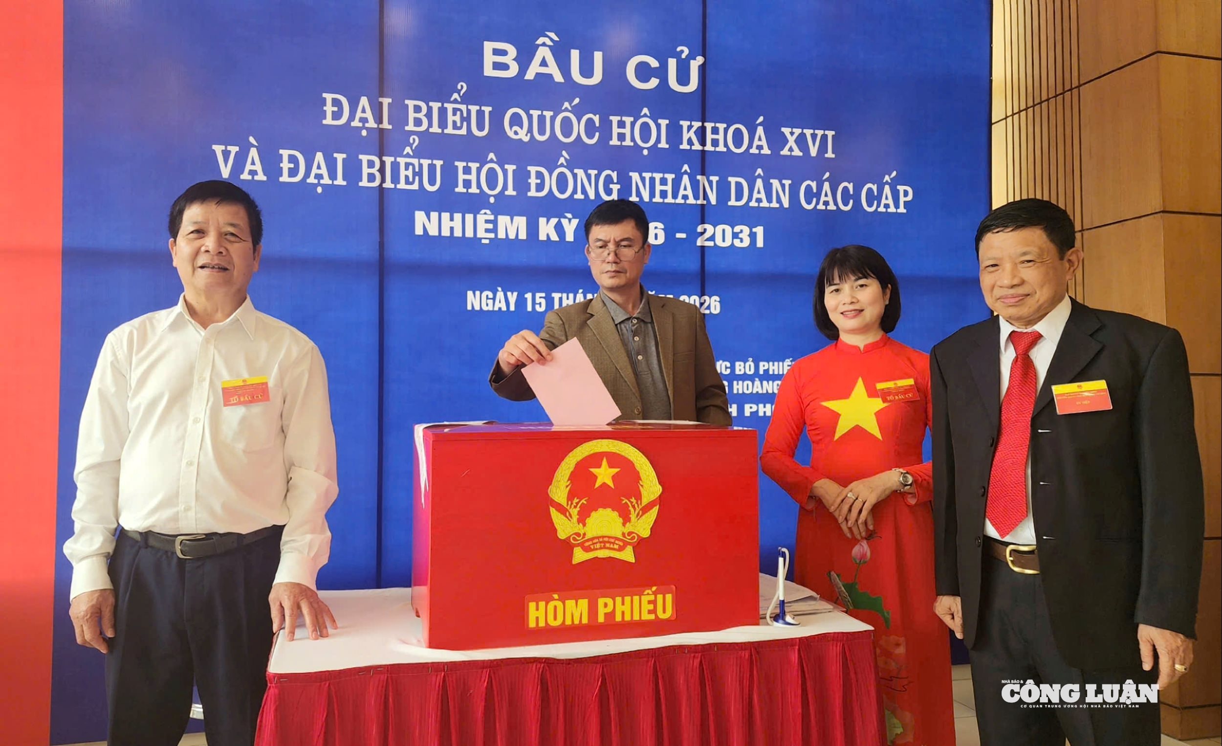 Hình ảnh: Tính đến 23 giờ ngày 15/3, tỷ lệ cử tri đi bầu cử là 99,68% số 1