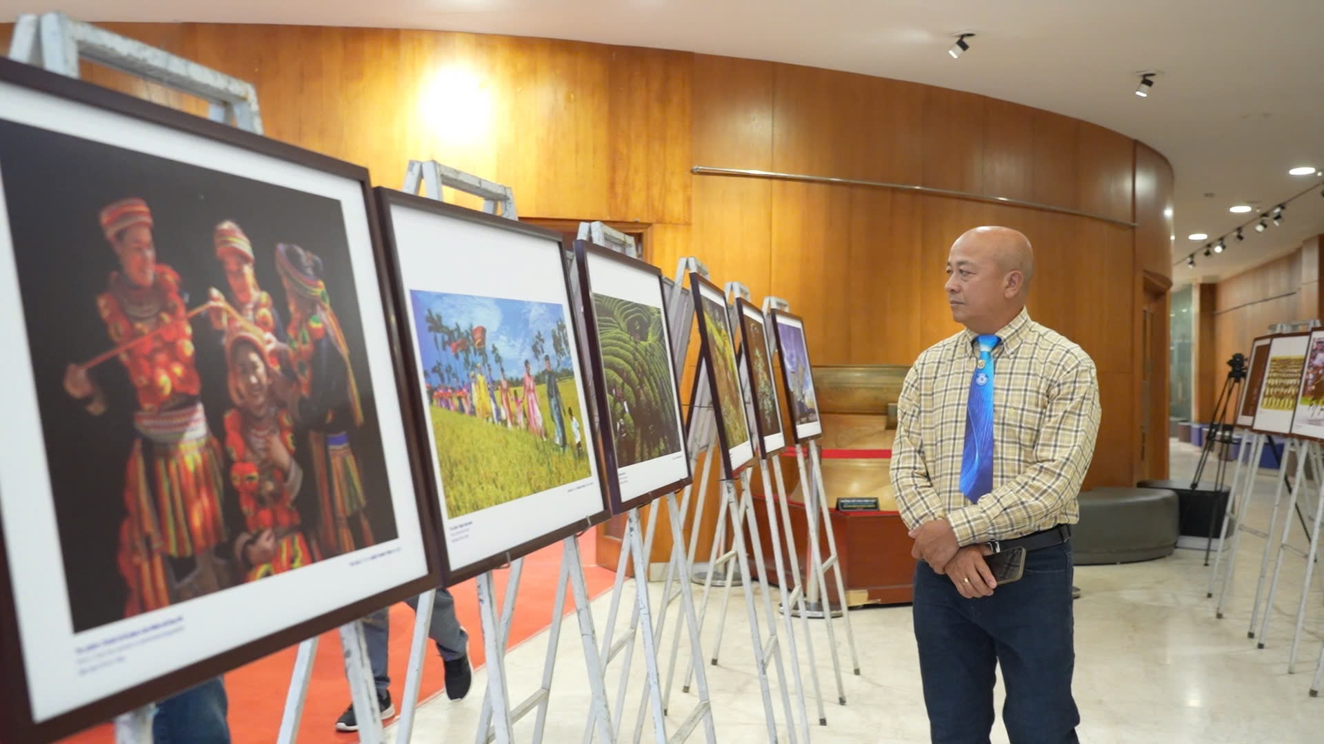 Khai mạc triển lãm ảnh 'Sắc màu các dân tộc Việt Nam' tại Quảng Ninh