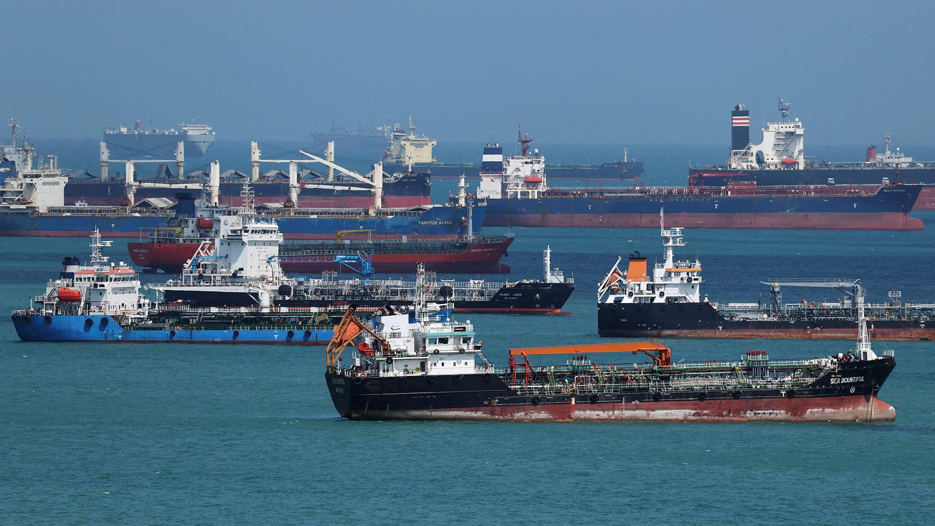 Nguy cơ lan rộng từ điểm nóng Hormuz. Ảnh: GI