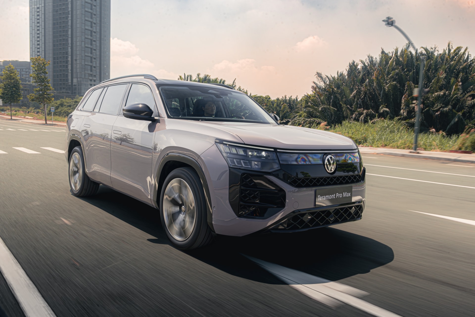 Volkswagen Teramont Pro sở hữu khả năng vận hành mạnh mẽ cùng các trang bị an toàn dày đặc - Ảnh: VW