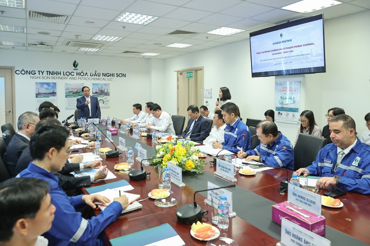 Hình ảnh: Thủ tướng: Xây dựng kho dự trữ xăng dầu chiến lược, triển khai trong trường hợp khẩn cấp số 4