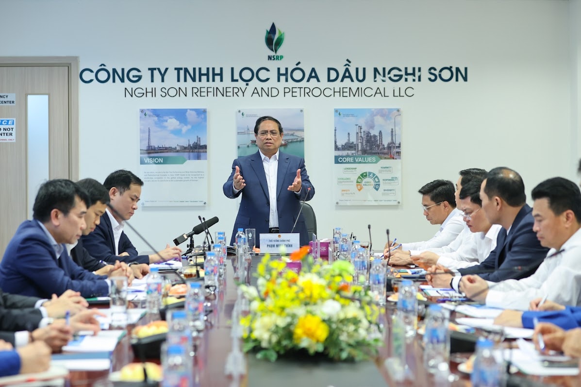 Hình ảnh: Thủ tướng: Xây dựng kho dự trữ xăng dầu chiến lược, triển khai trong trường hợp khẩn cấp số 3