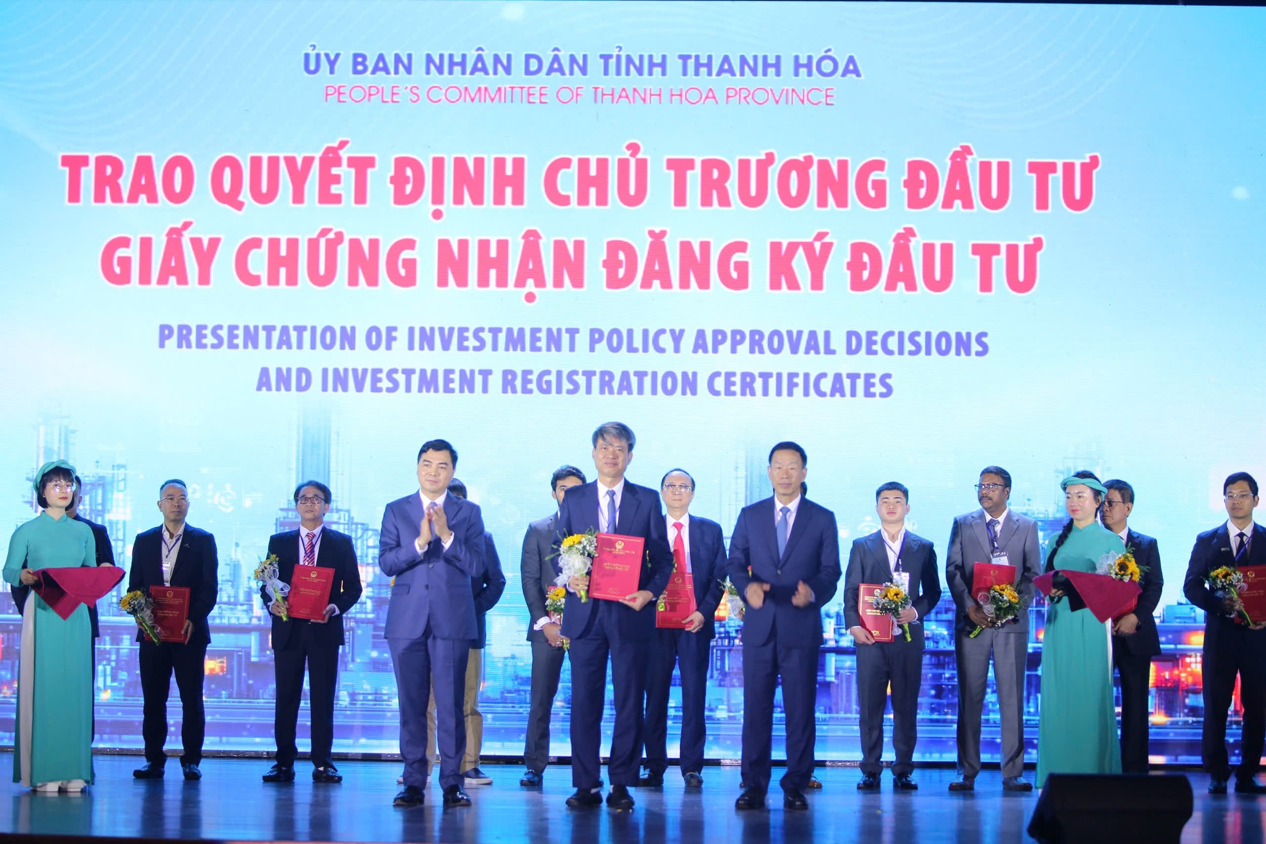 Thanh Hóa trao quyết định đầu tư và ký kết 42 dự án, tổng vốn hơn 100.000 tỷ đồng