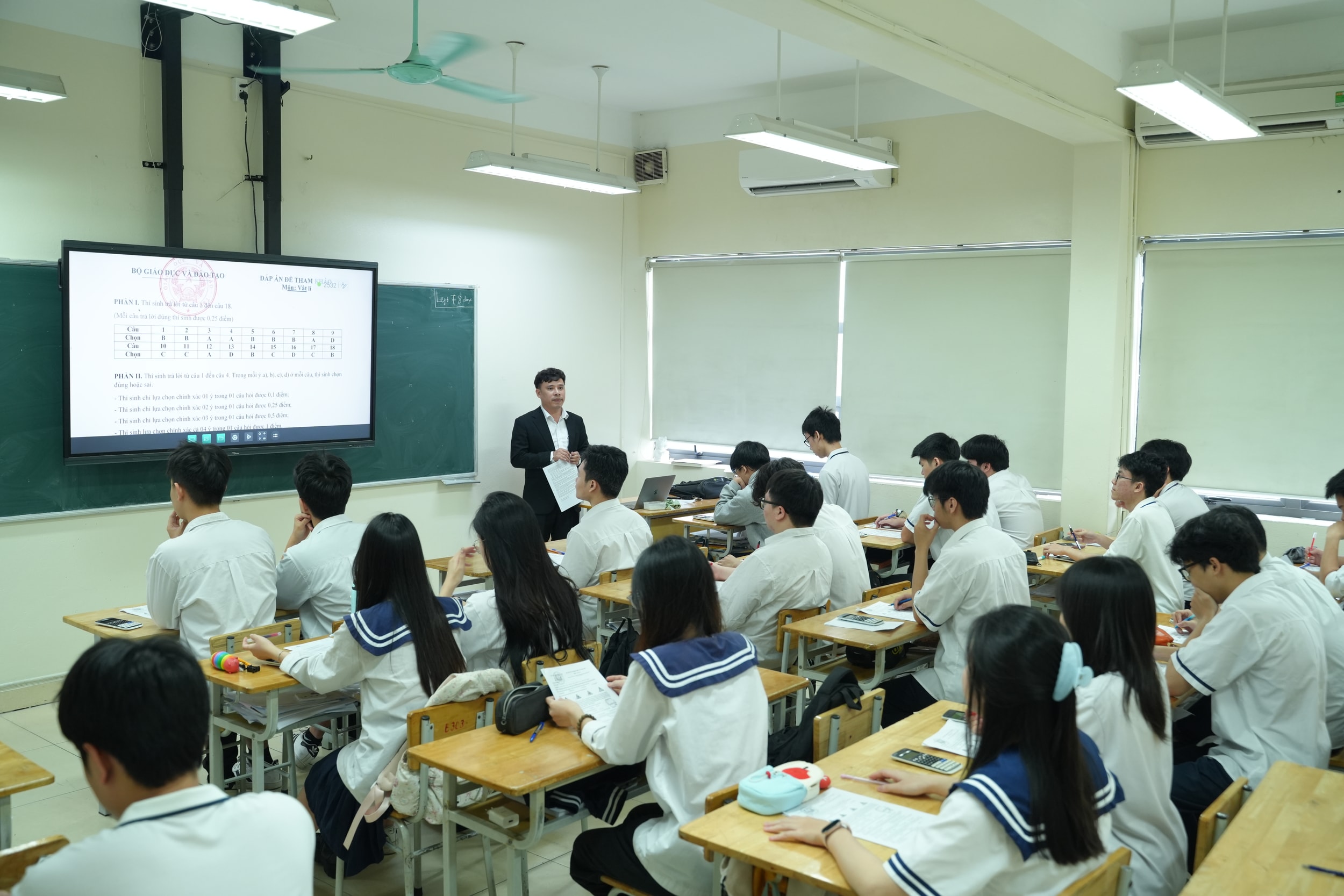 Học tủ hết 'đất sống', giáo viên tăng tốc đổi cách dạy theo đề thi tốt nghiệp THPT mới