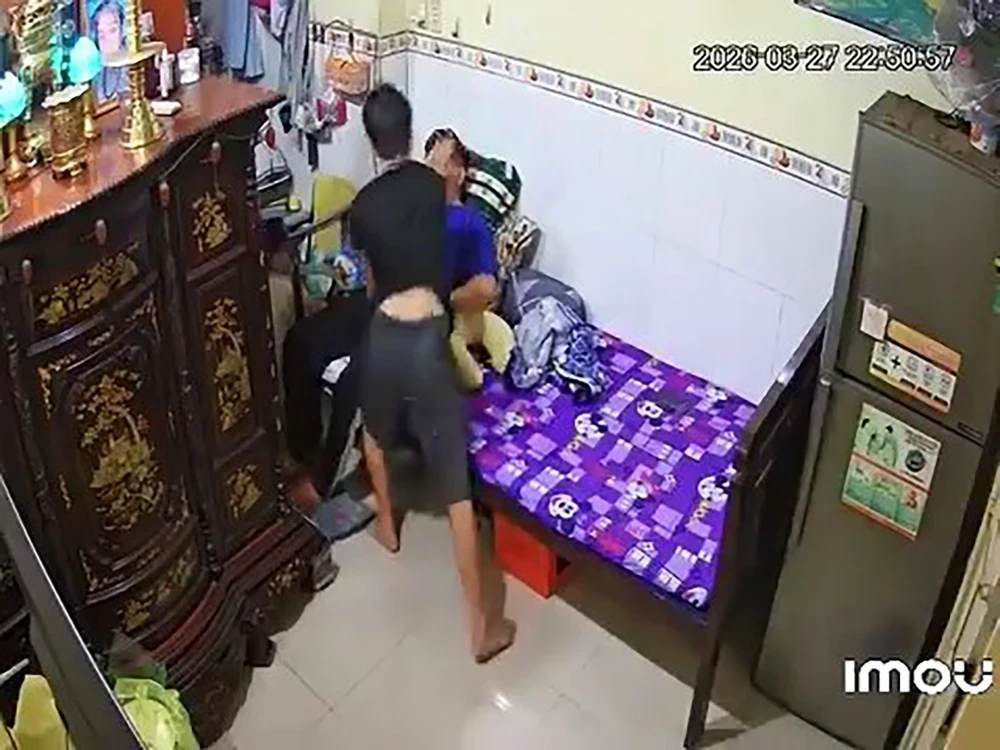 TP HCM: Thanh niên bạo hành người cậu tai biến gây bức xúc