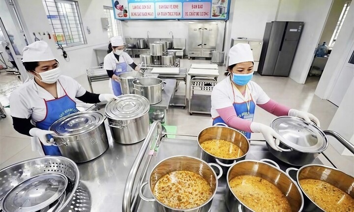 Bắc Ninh kiểm tra đột xuất toàn bộ bếp ăn tập thể sau vụ 300 tấn lợn bệnh