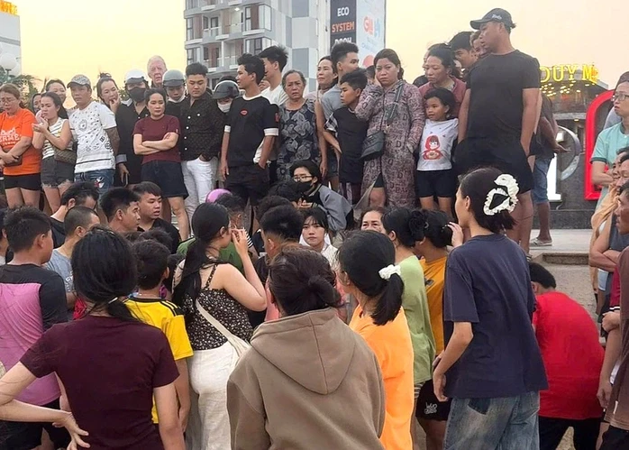 Gia Lai: Nhóm học sinh lớp 12 đi tắm biển sau kỳ thi, 2 em bị nước cuốn