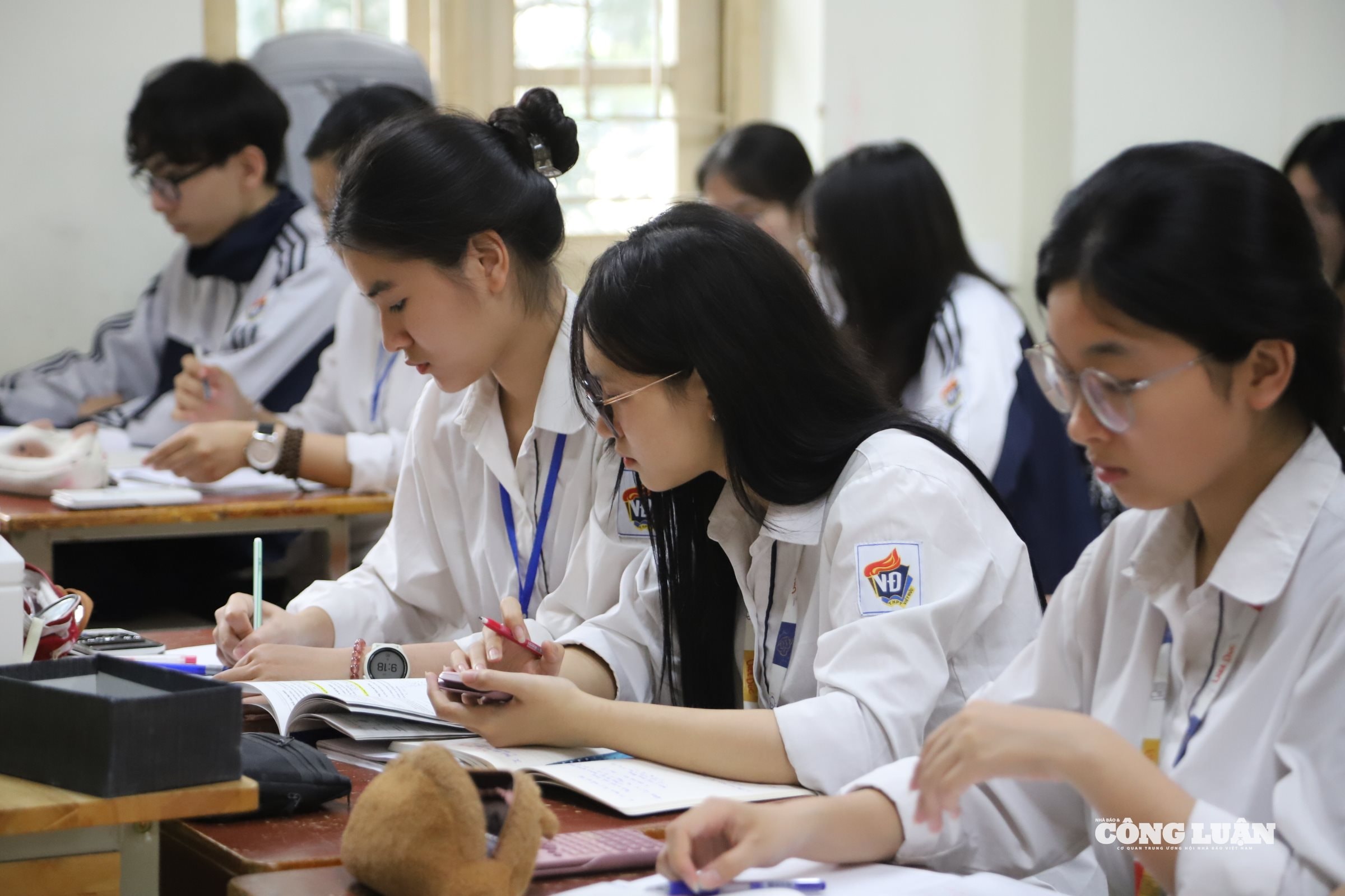 Bộ GD&ĐT không công bố đề minh họa cho kỳ thi tốt nghiệp THPT 2026 đặt ra yêu cầu mới cho cả học sinh lẫn nhà trường trong giai đoạn nước rút.