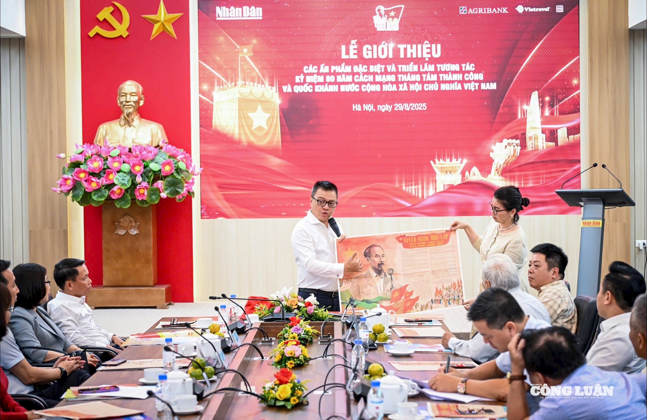 Hình ảnh: Bảo vệ nền tảng tư tưởng của Đảng: Linh hoạt nhưng không buông lỏng nguyên tắc số 1