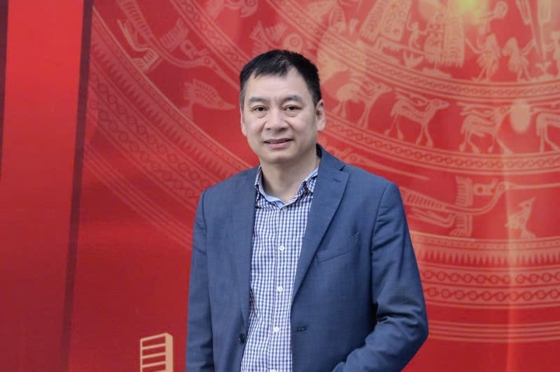 Nhà báo Đồng Mạnh Hùng, Trưởng Ban Thư ký Biên tập VOV, Trưởng Ban Giám khảo Hội đồng thi Phát thanh trực tiếp.