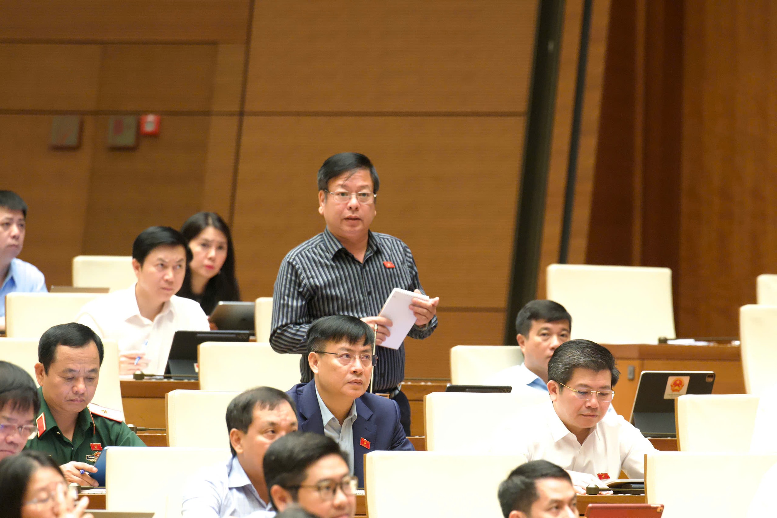 Đề xuất mở rộng ủy quyền ký giấy tờ hộ tịch và quy định chặt chẽ vấn đề liên quan quốc tịch