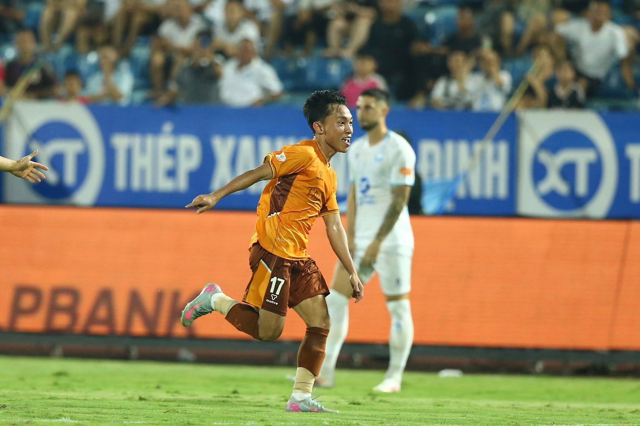 HAGL gây sốc, đánh bại Nam Định 2-1 ngay trên sân khách