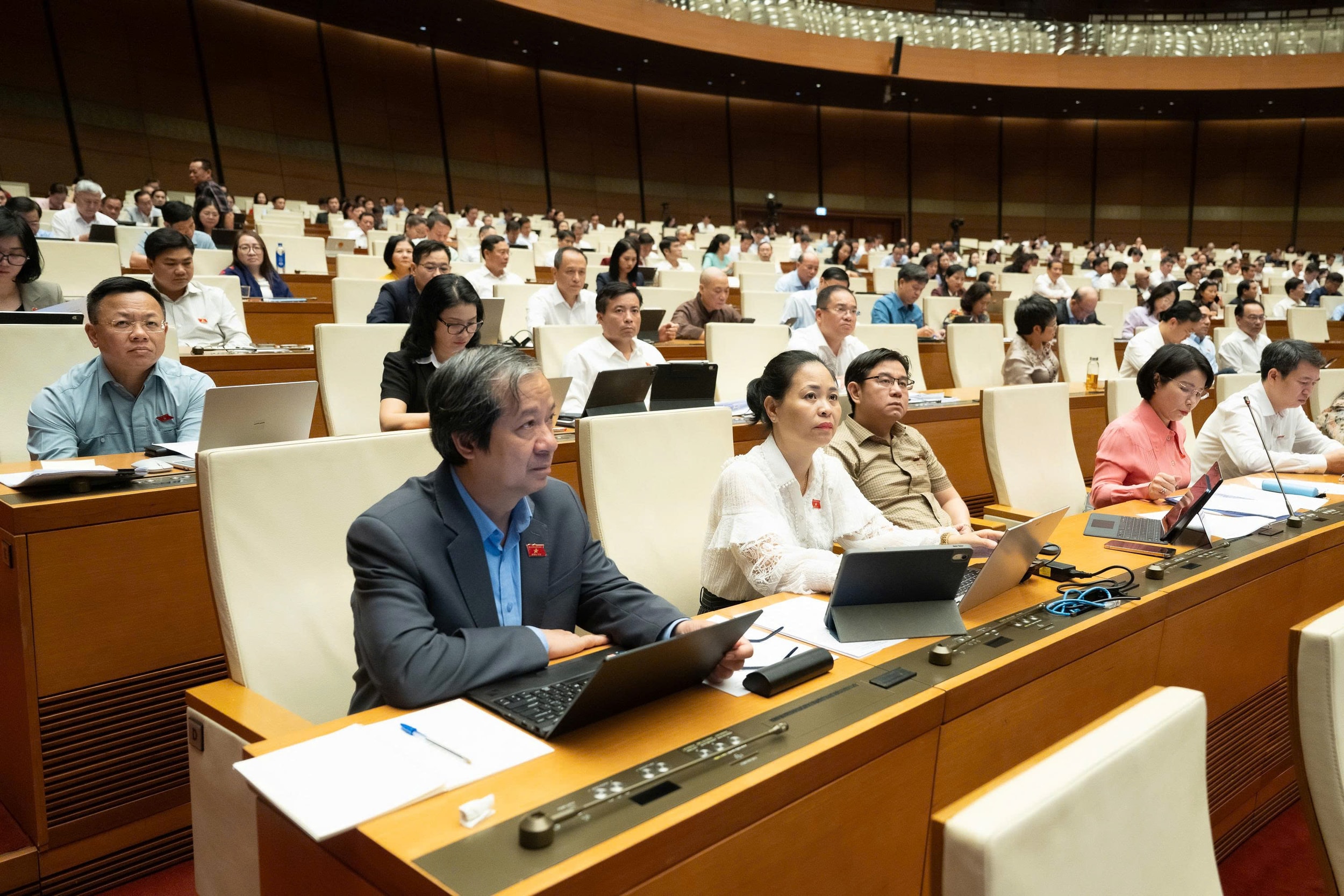 Các đại biểu dự phiên họp.