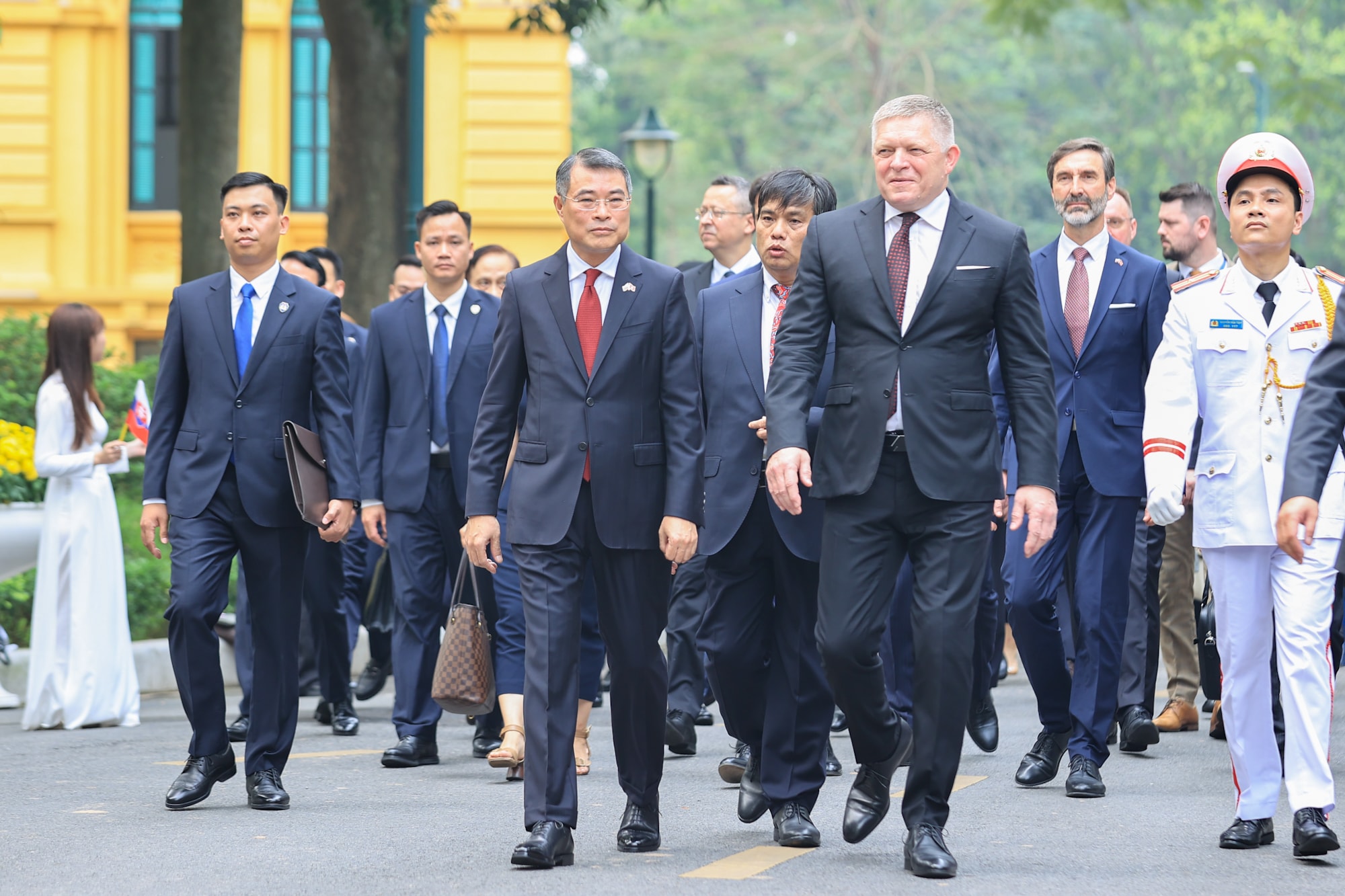 Thủ tướng Lê Minh Hưng chủ trì lễ đón Thủ tướng Slovakia thăm chính thức Việt Nam- Ảnh 4.