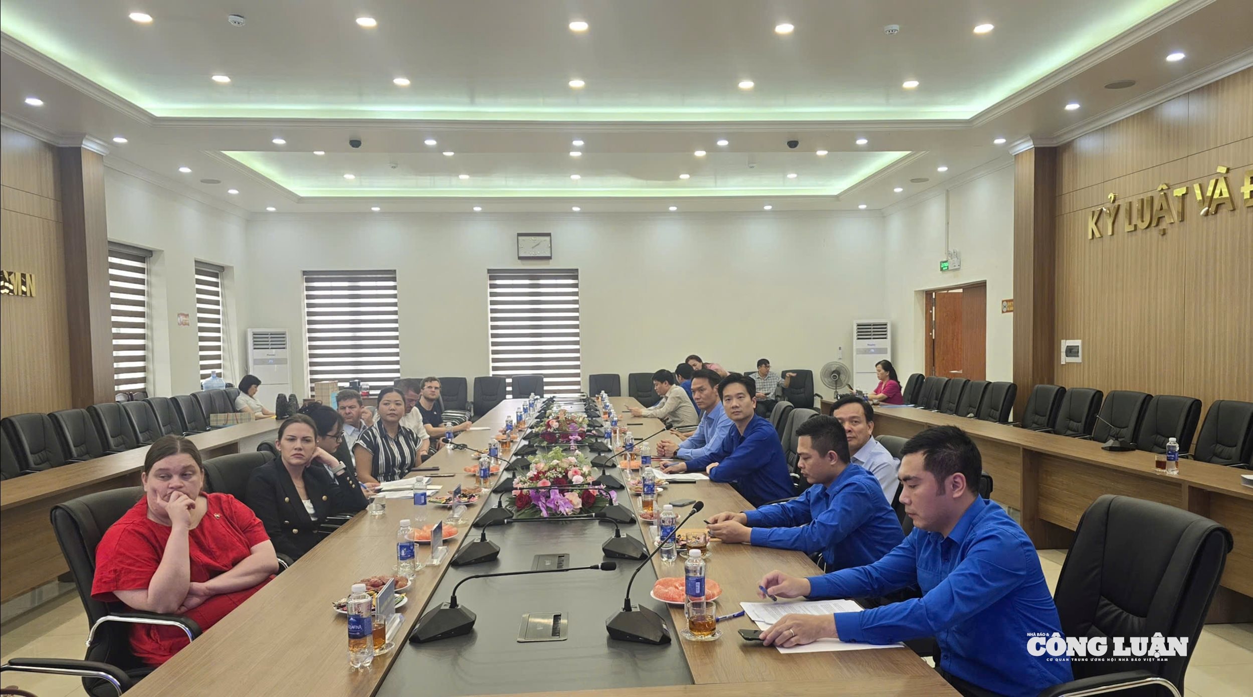 10-doan-australia-thamquan-mo-hinh-khai-than-than-tai-tkv.jpg