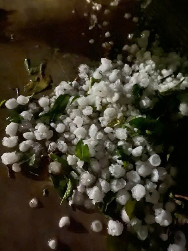 Bốn người bị thương sau trận mưa đá dữ dội tại Bắc Hà