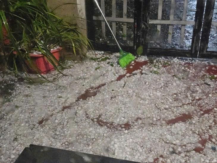 Dông lốc, mưa đá gây thiệt hại nặng, nguy cơ còn tiếp diễn ở nhiều địa phương