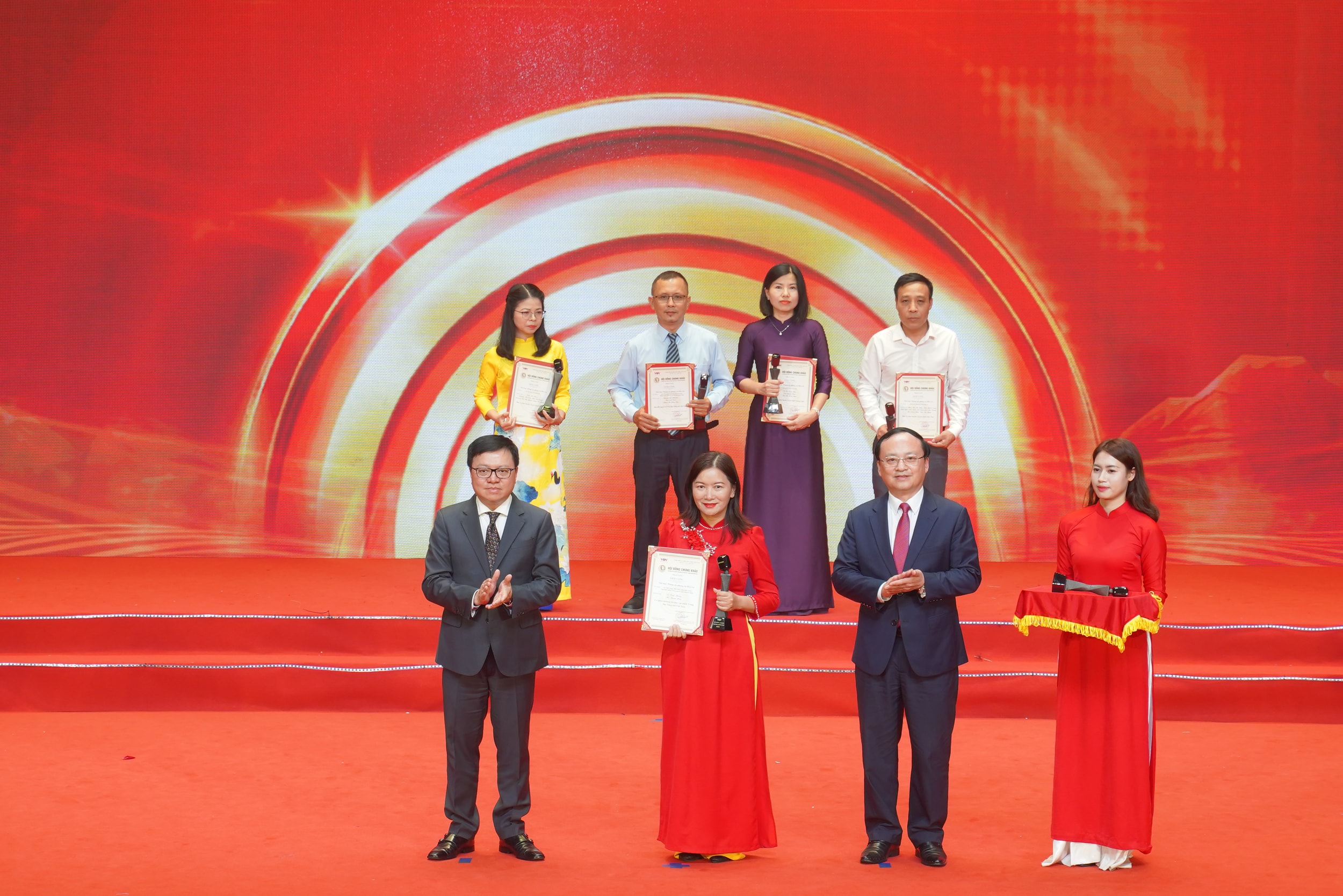 Hình ảnh: Cách phát thanh đi vào đời sống: Nơi con người rất thật hiện lên qua tiếng nói, nhịp kể và cả khoảng lặng số 1