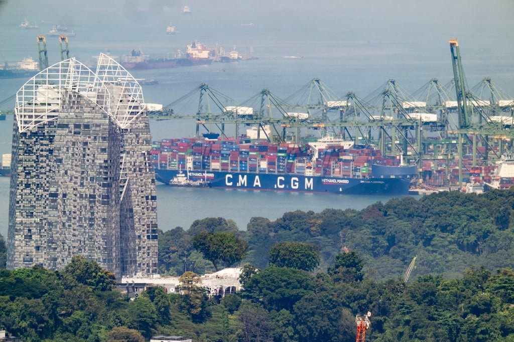 Un porto di Singapore. Gli analisti avvertono che i porti del Sud-est asiatico hanno mostrato una minore resilienza rispetto ai porti dell'Asia orientale durante le recenti crisi geopolitiche. Foto: Xinhua.