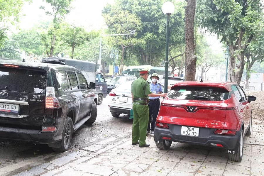 Công an phường Cửa Nam (Hà Nội) quyết liệt xử lý vi phạm trật tự đô thị