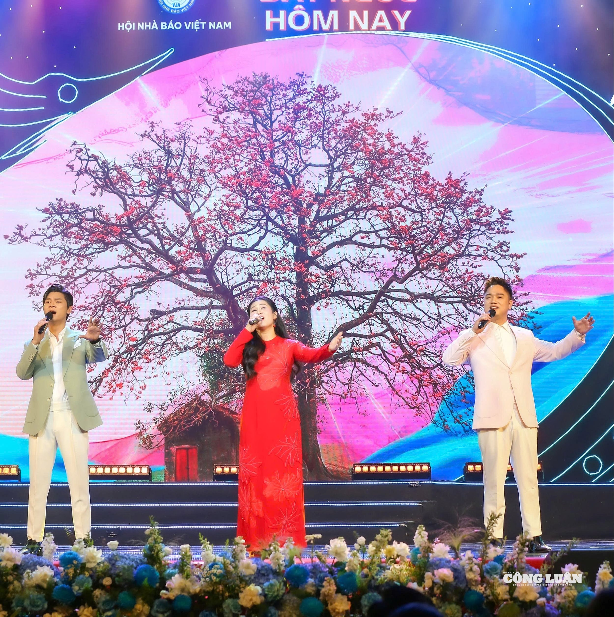 Hình ảnh: 'Đất nước hôm nay': Kỷ niệm 76 năm Ngày thành lập Hội Nhà báo Việt Nam, tôn vinh báo chí cách mạng số 8