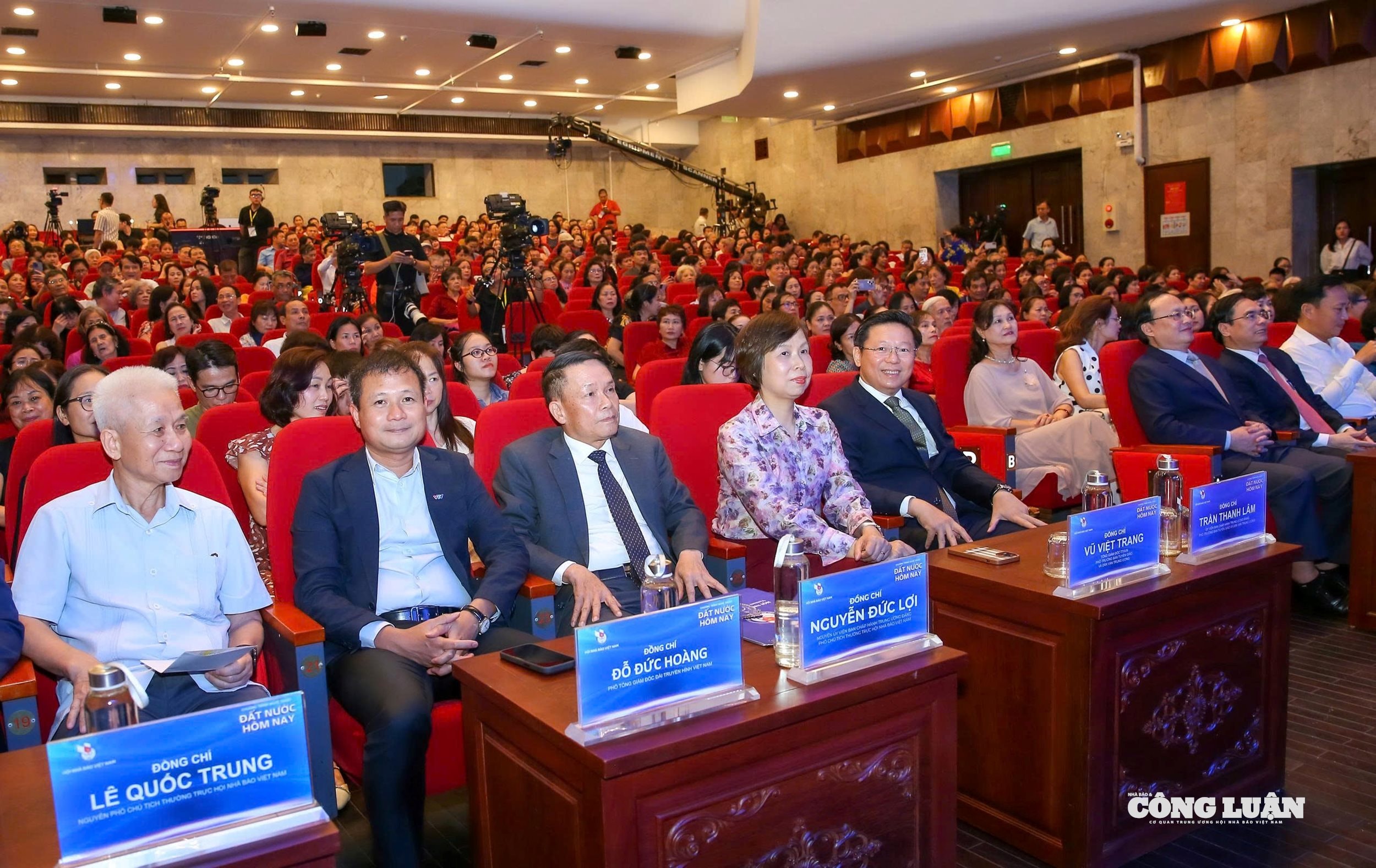 Hình ảnh: 'Đất nước hôm nay': Kỷ niệm 76 năm Ngày thành lập Hội Nhà báo Việt Nam, tôn vinh báo chí cách mạng số 1